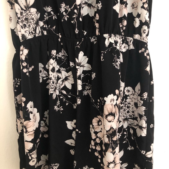 Black Floral Halter Romper - Picture 4 of 7